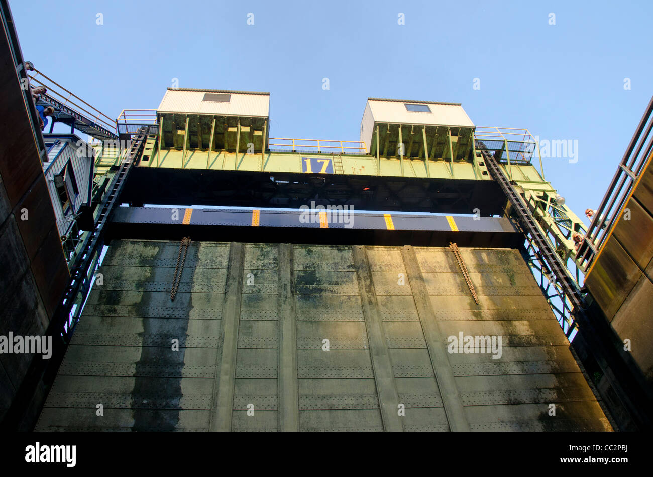 New York, Erie Canal, Mohawk River. lock 17 Zu wenig fällt. Stockfoto