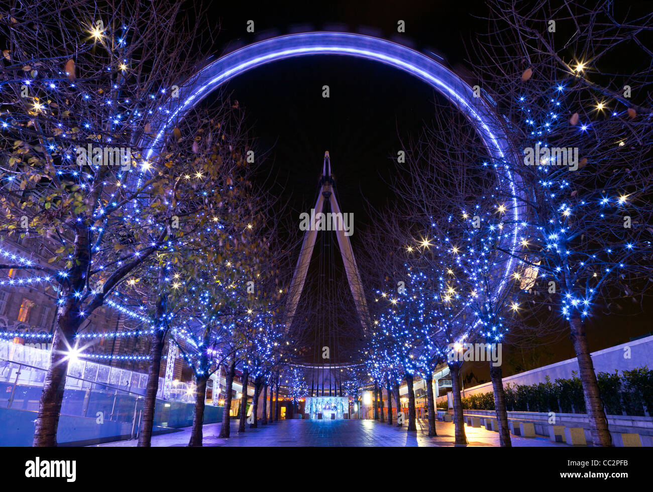 Das London Eye (Millennium Wheel) bei Nacht, Themse, London, England Stockfoto