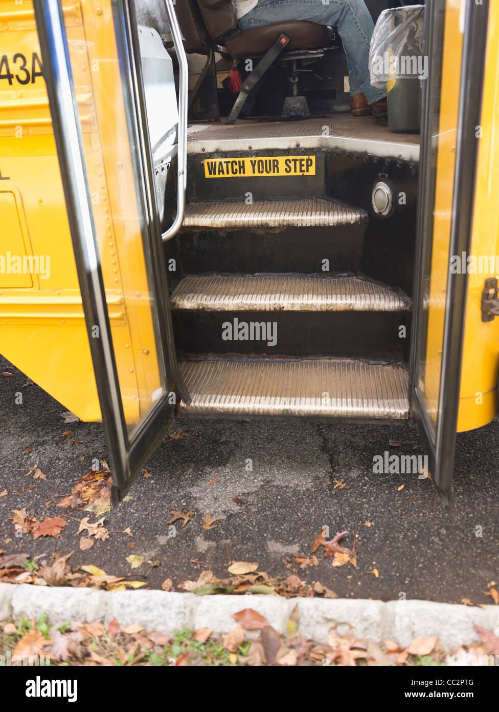 USA, New Jersey, Montclair, Großaufnahme der offenen Tür der Schulbus Stockfoto