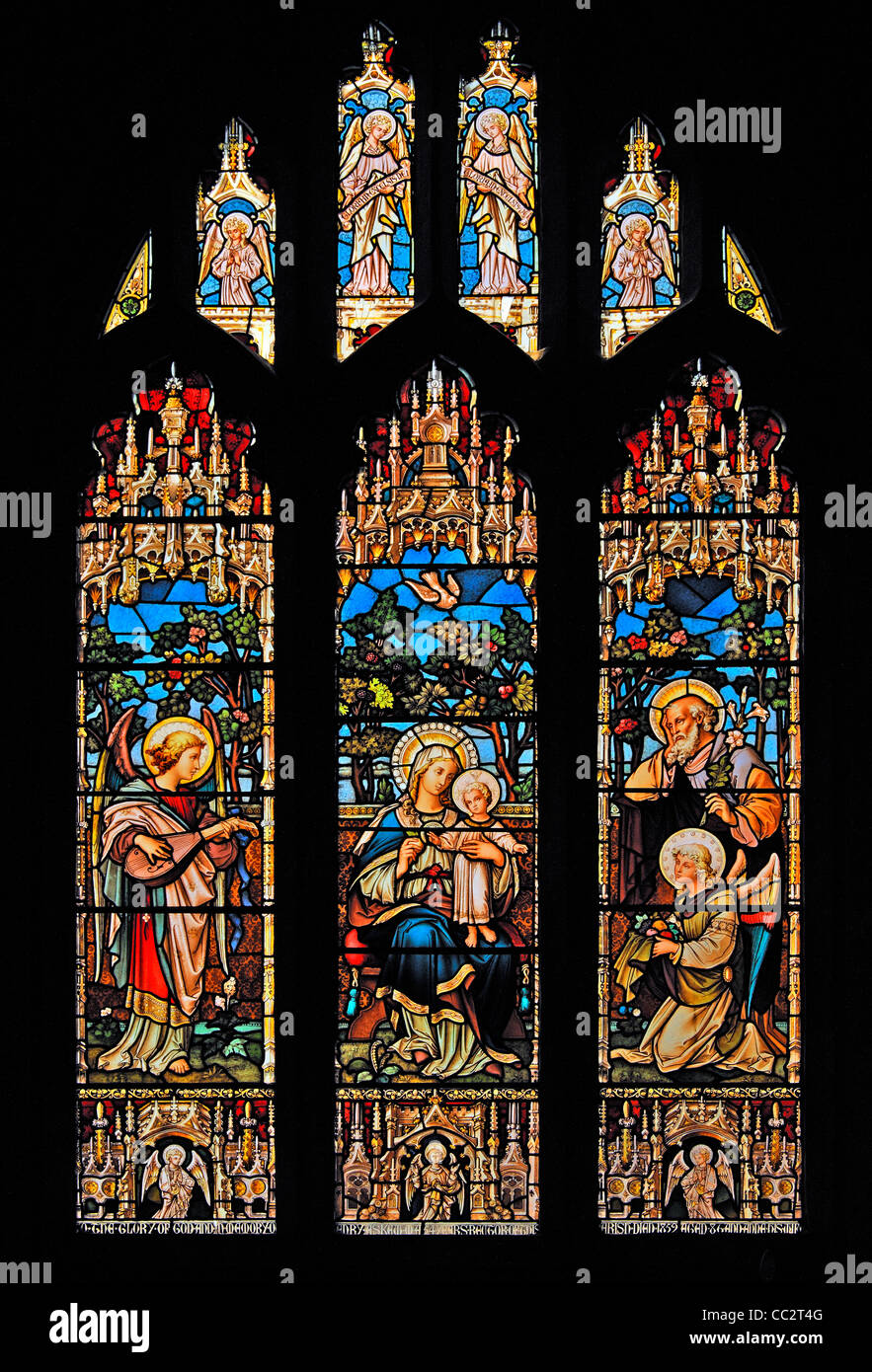 Madonna mit Kind, Chor Süd-Fenster. Kirche des Hl. Andreas, Greystoke, Cumbria, England, Vereinigtes Königreich, Europa. Stockfoto