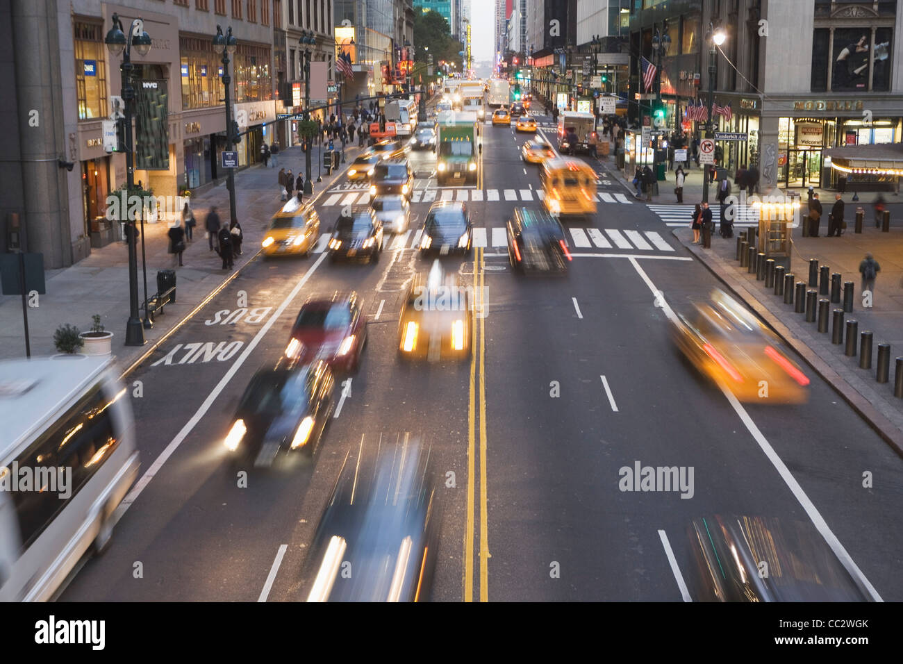 USA, New York City, Manhattan, Verkehr auf der 42nd street Stockfoto