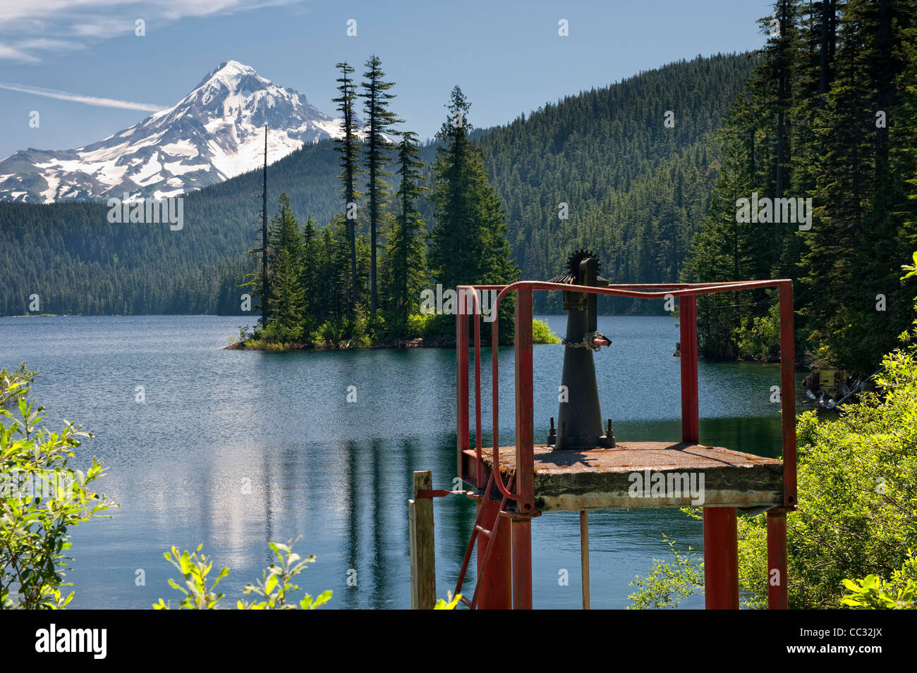 Wasserbehälter Steuerventil, Bull Run See und Mount Hood, Oregon Stockfoto