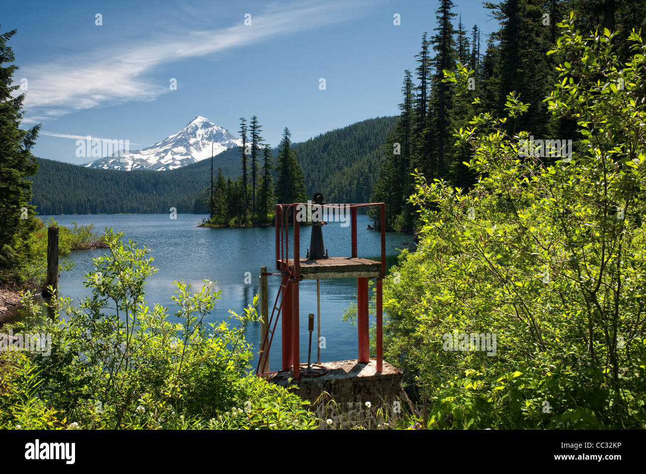 Wasserbehälter Steuerventil, Bull Run See und Mount Hood, Oregon Stockfoto
