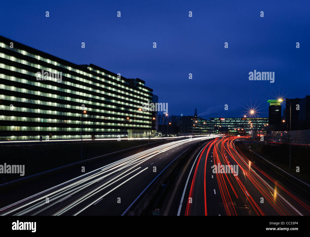 Autolichter auf der Autobahn, Amsterdam, Niederlande Stockfoto