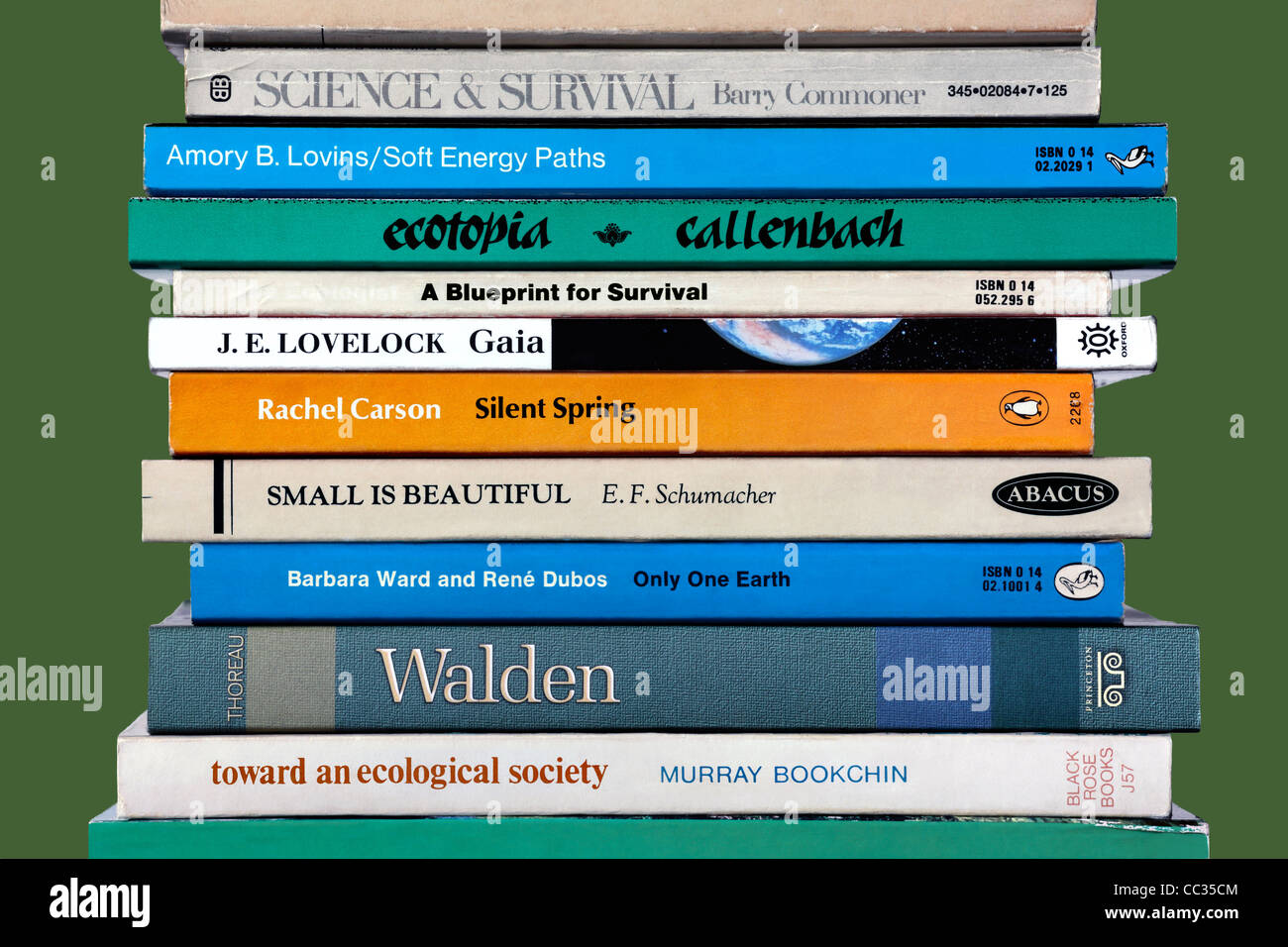 Eine Auswahl an Büchern in Umweltfragen, einschließlich einige historische Titel, die die grüne Bewegung beeinflusst haben. Stockfoto