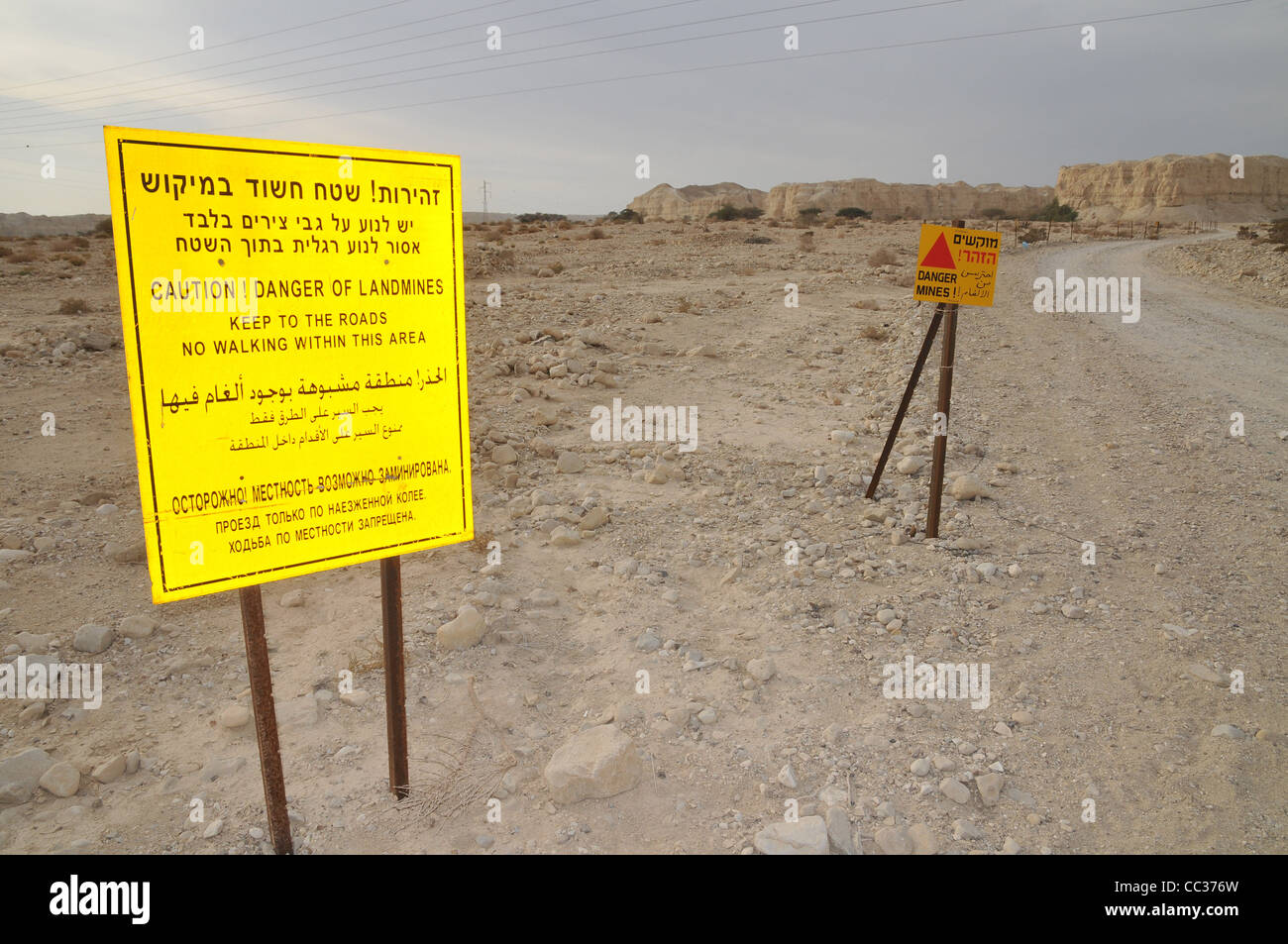 Blick auf den Zaun und "Gefahr Minds" Markierung der Grenze zwischen Israel und Jordanien, Foto von Shay Levy Stockfoto