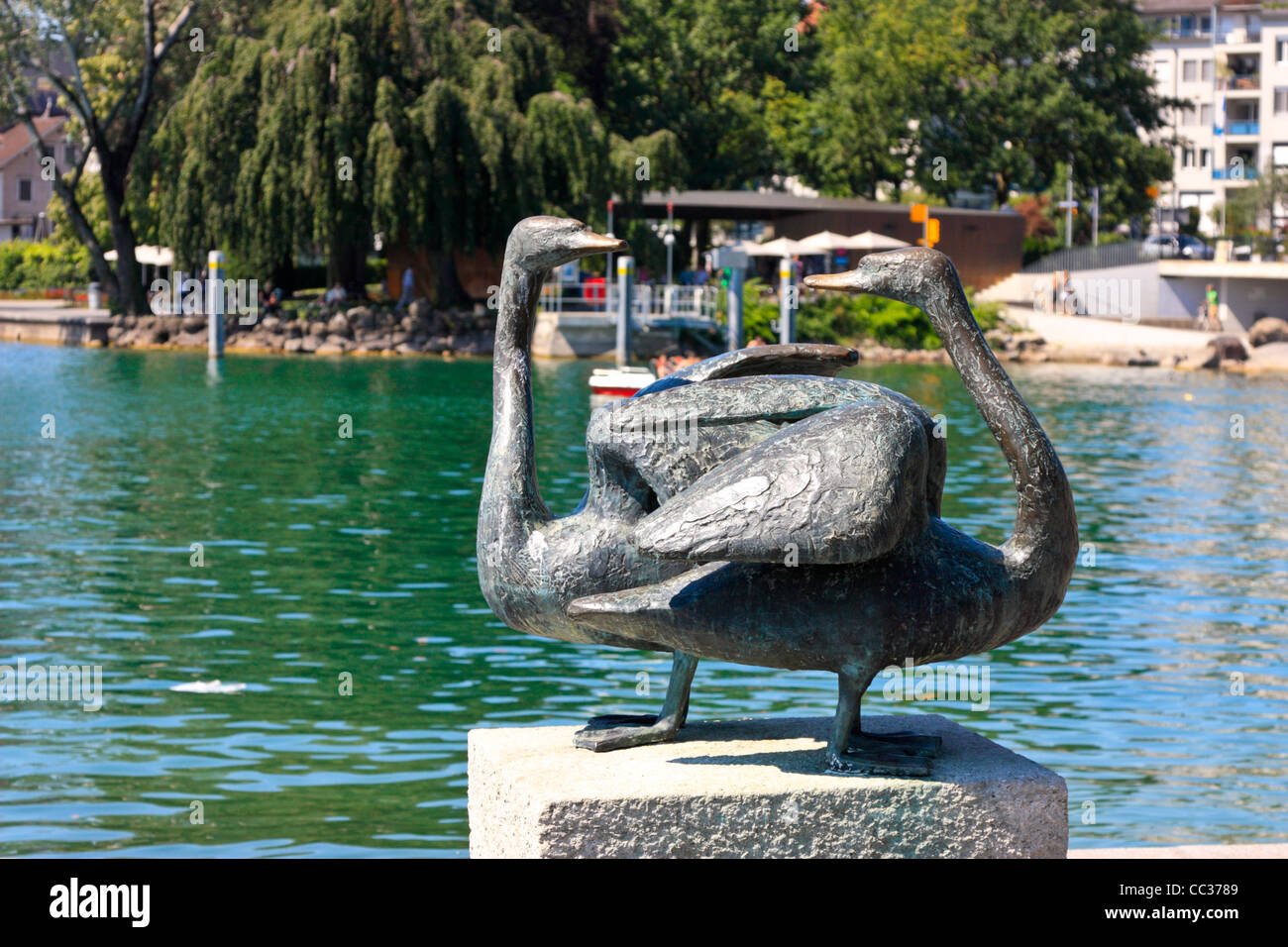 Die Swan-Skulptur an der Seepromenade in Zug, Schweiz Stockfoto