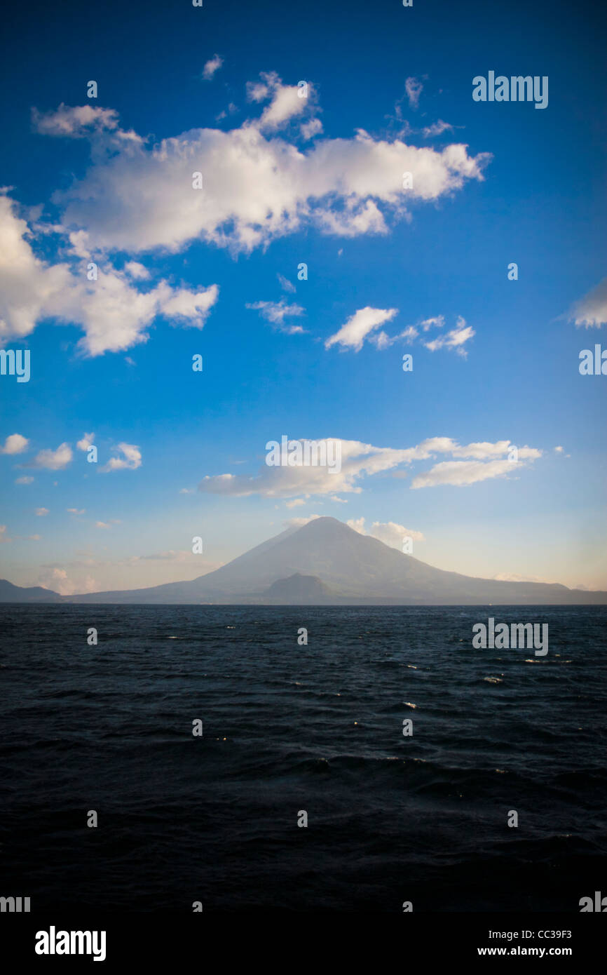 Lago Atitlan Vulkan Angeln Stockfoto