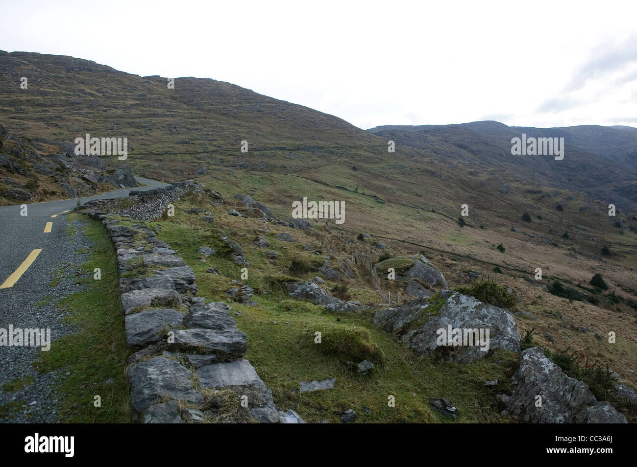Weg über felsige Landschaft, West Cork, Irland Stockfoto