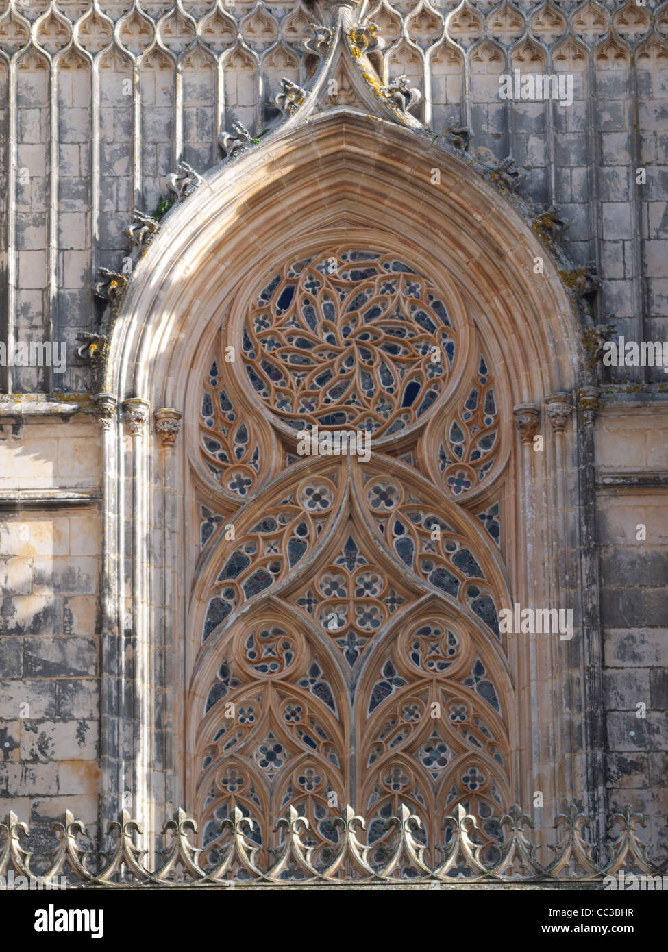 Batalha Kloster Stein geschnitzte Fenster Stockfoto