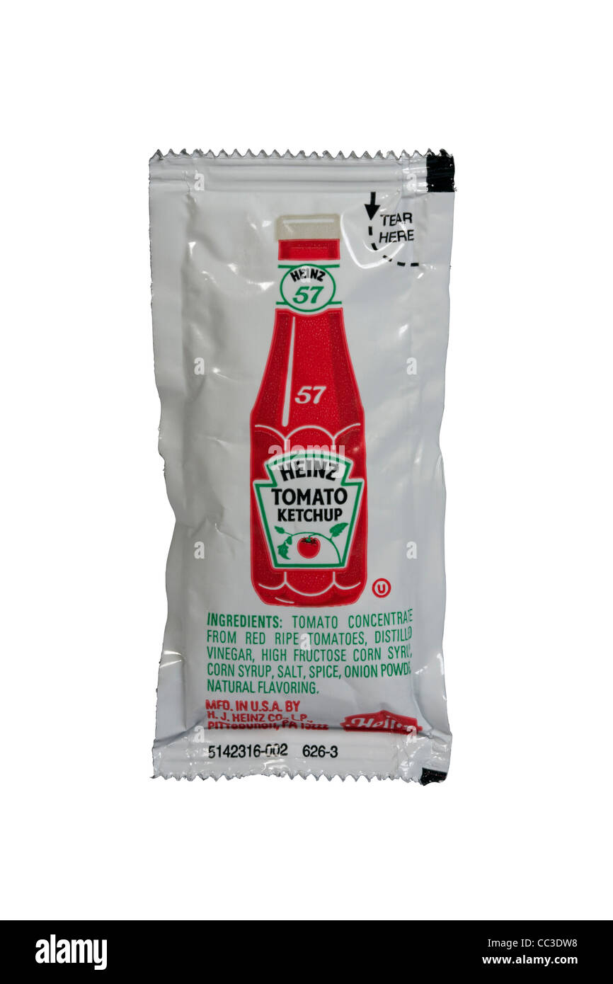 Schneiden Sie aus. Einzelnen dienen Heinz Tomato Ketchup Paket auf weißem Hintergrund. Stockfoto