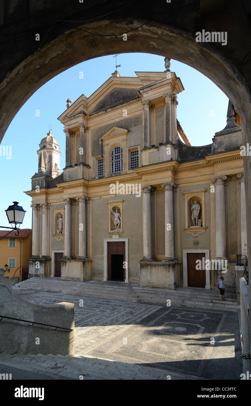 Barockkathedrale von Saint Michel oder Basilika von Saint-Michel-Archange (1619) und Saint Michel's Square in der Altstadt von Menton France Stockfoto