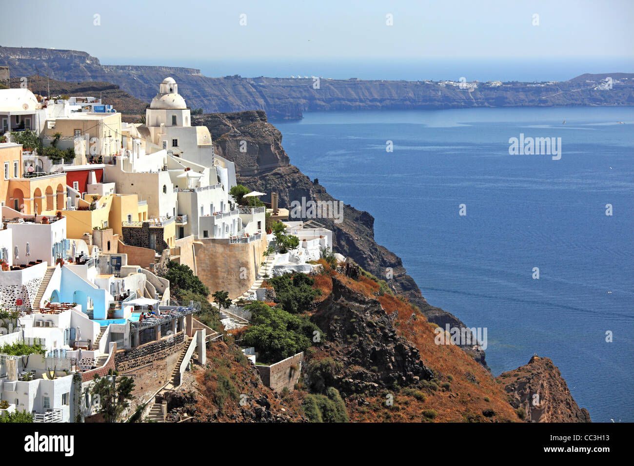 Die Klippe Stadt Fira auf der griechischen Insel Santorin in der Ägäis vor der Küste Griechenlands. Stockfoto