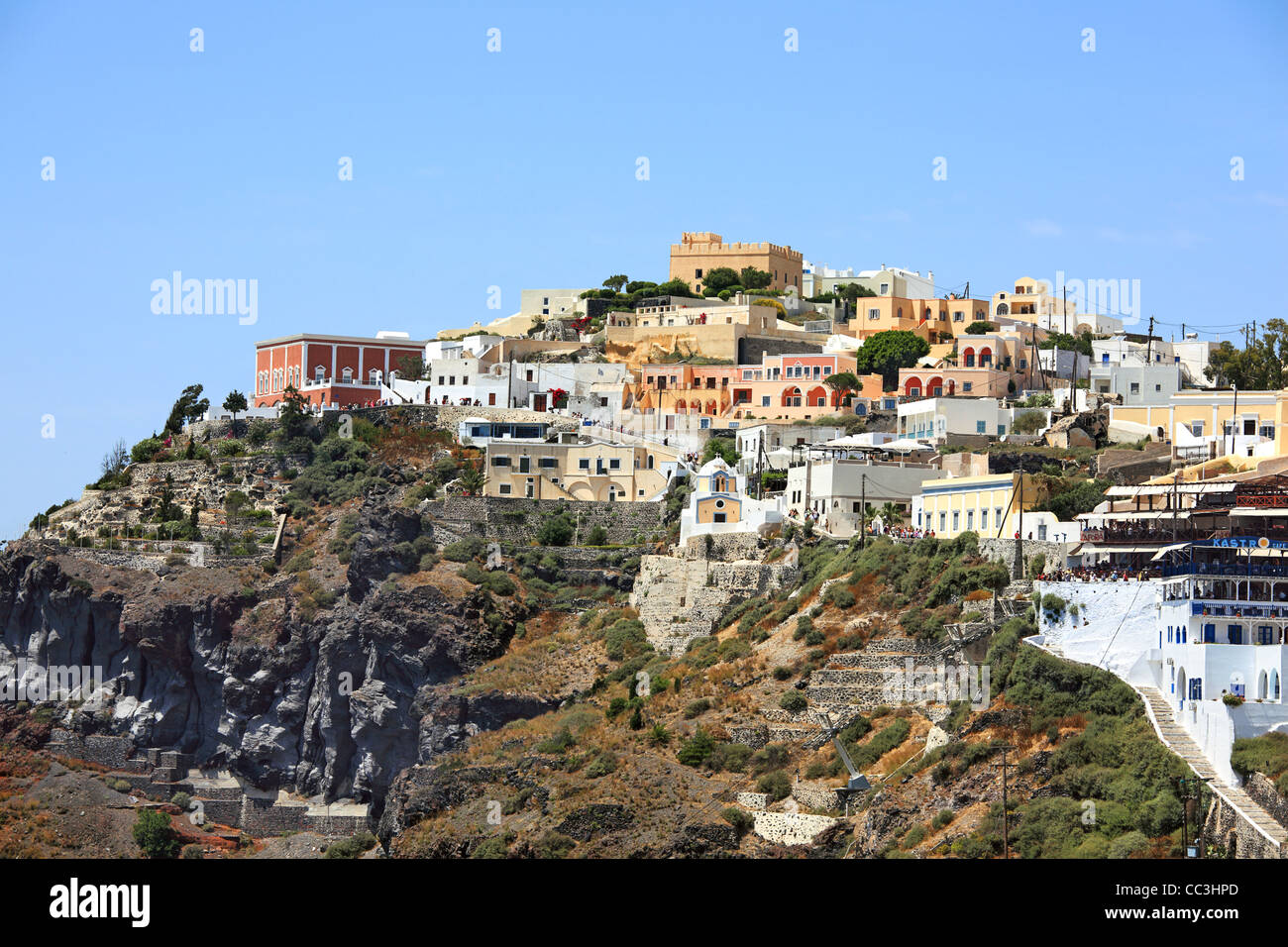 Die Klippe Stadt Fira auf der griechischen Insel Santorin in der Ägäis vor der Küste Griechenlands. Stockfoto