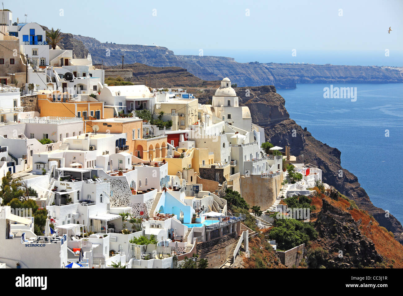 Die Klippe Stadt Fira auf der griechischen Insel Santorin in der Ägäis vor der Küste Griechenlands. Stockfoto