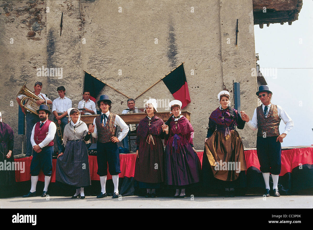 Valle d ' Aosta Tal Gressoney Perloz Marine Festival Du Pan Ner alten tanzt Ocitane Stockfoto
