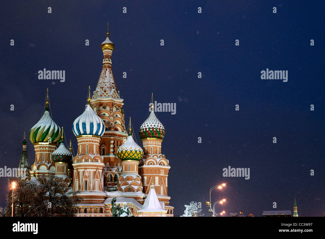 Basilius Kathedrale bei Nacht, Roter Platz, Moskau, Russland Stockfoto