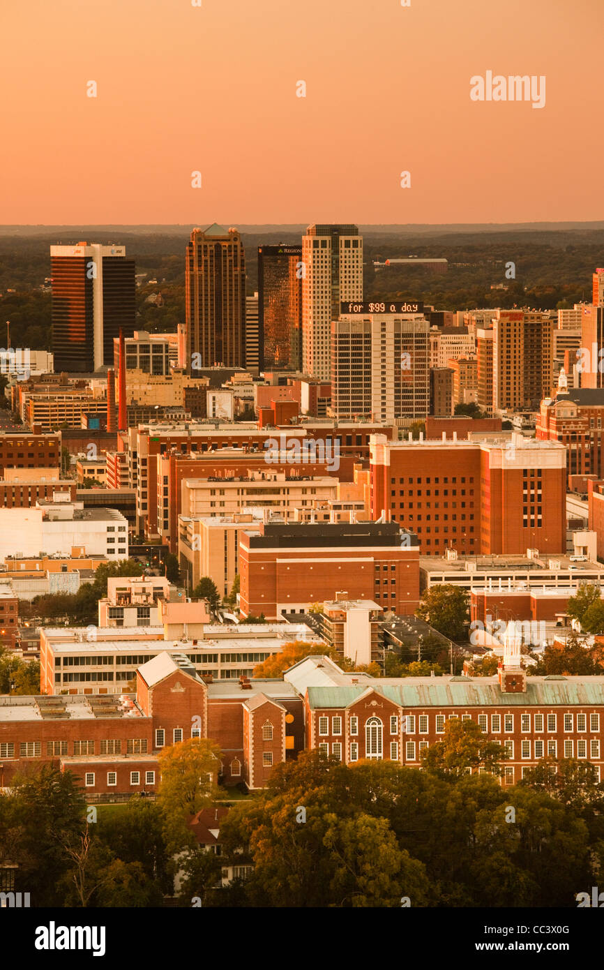 USA, Alabama, Birmingham, erhöhte Ansicht von Vulcan Park, Dämmerung Stockfoto