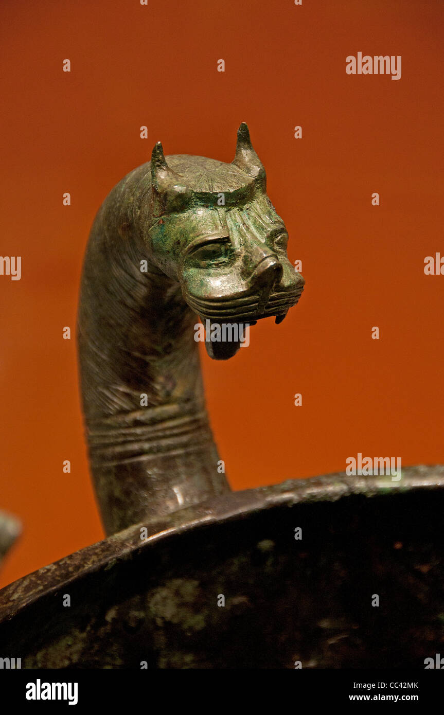 Regoline Galassi Bronze Kessel Löwen greifen phönizischen Handwerker etruskische Italien Etrurien 650 Cerveteri Stockfoto