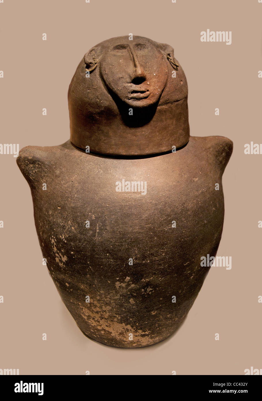 Chiusi etruskischen weibliche anthropomorphe Grabbeigaben Urn Italien Etrurien 600-500 v. Chr. Stockfoto