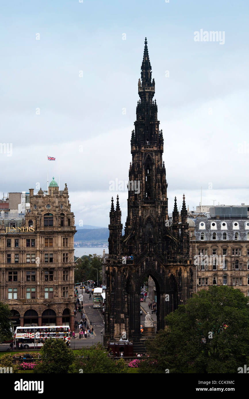 Edinburgh Schottland UK Vereinigtes Königreich Großbritannien Scott Monument Denkmal Princes Street hoch Luftbild skyline Stockfoto