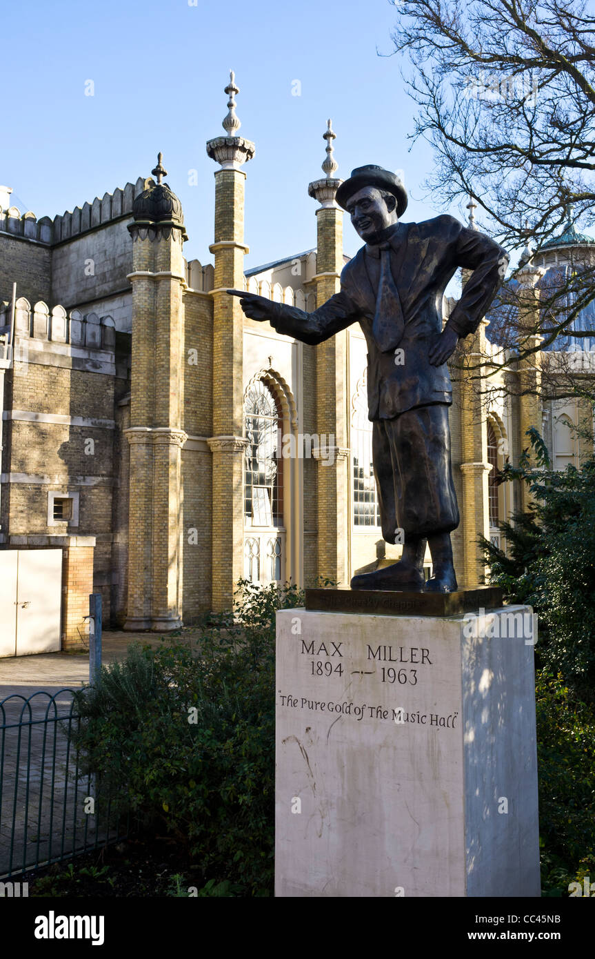 Max Miller-Statue in Brighton, neben der Pavlion und das Theatre Royal Stockfoto