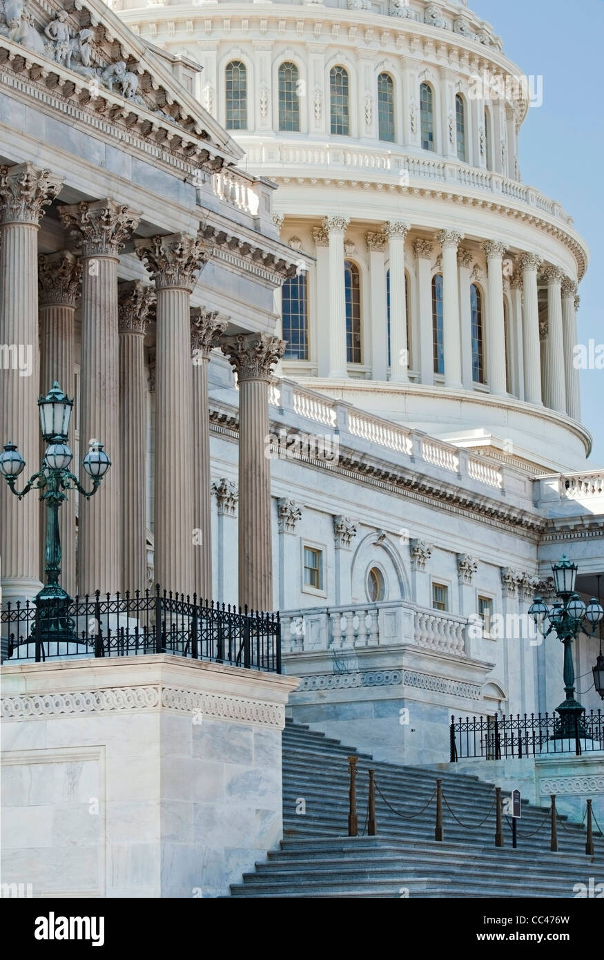 Ein detaillierter Blick auf das äußere der US Capitol Building und Senat Kammer Schritte in Washington DC Stockfoto