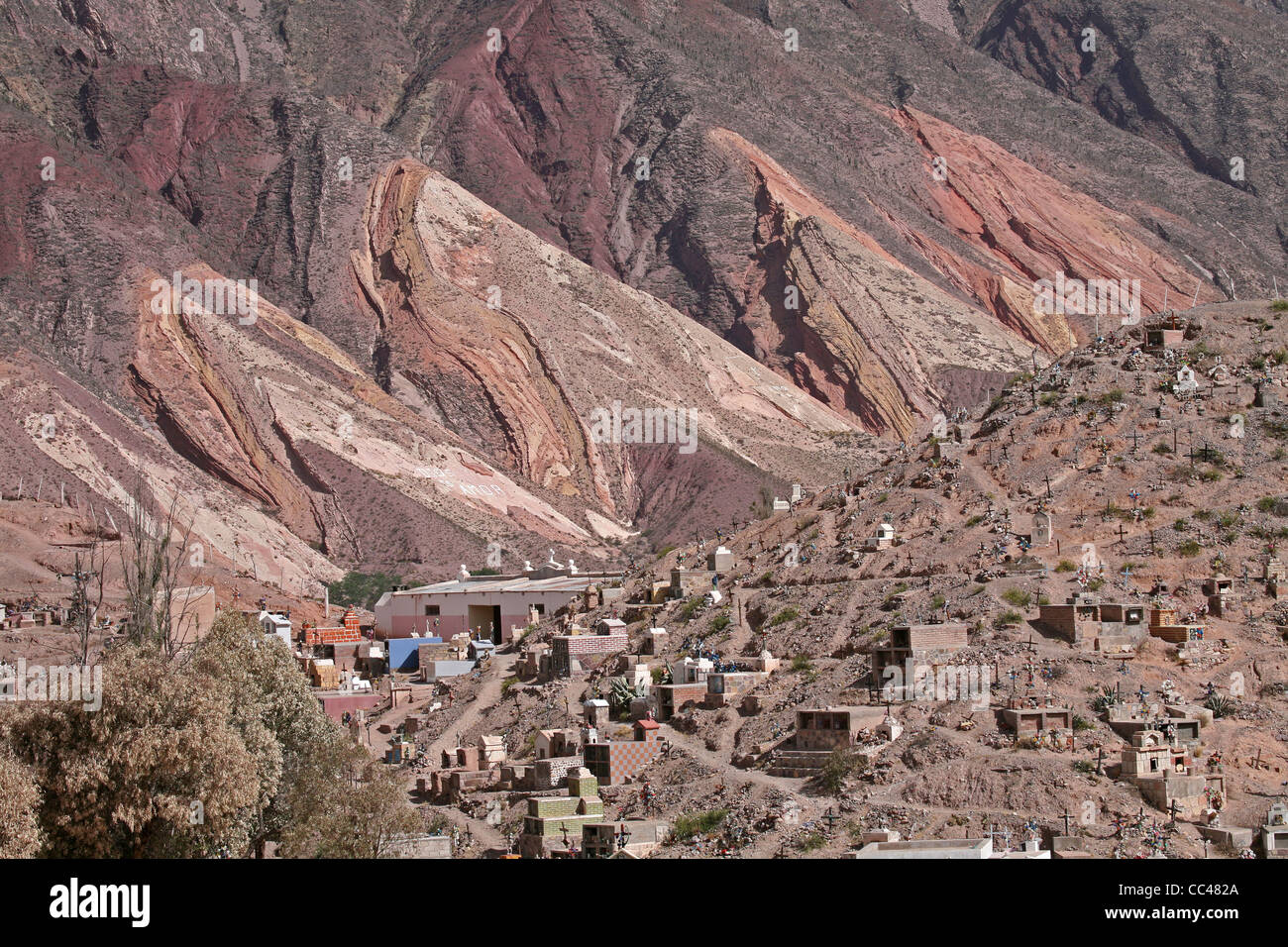 Friedhof vor dem Maler-Palette, Quebrada de Humahuaca, Argentinien Stockfoto