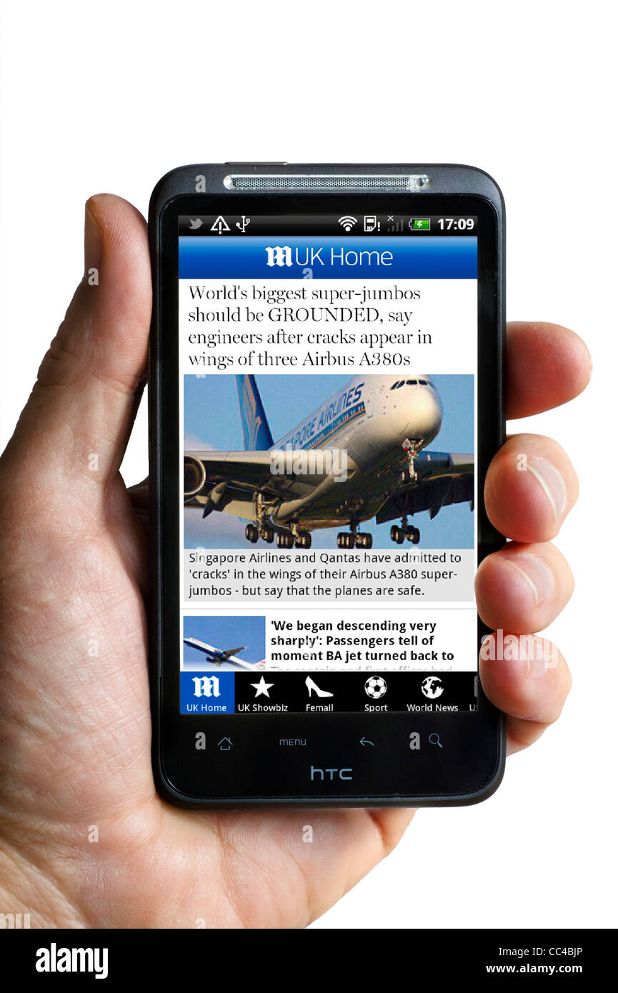 Die Daily Mail Online Zeitung-app auf einem HTC-smartphone Stockfoto