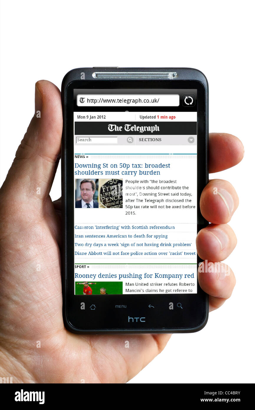 Die Daily Telegraph Online-Zeitung auf einem HTC-Smartphone Surfen Stockfoto