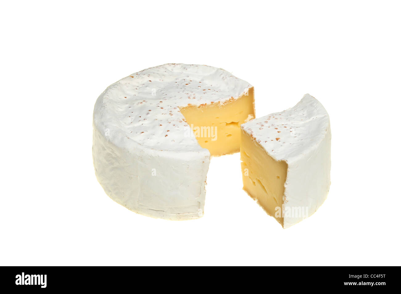 Camembert Käse rund mit einer Schnittfläche einsetzbar als Kreisdiagramm Stockfoto