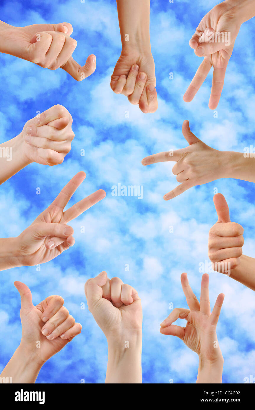 Verschiedene Handzeichen und Symbole vor blauem Himmel mit Wolken Stockfoto