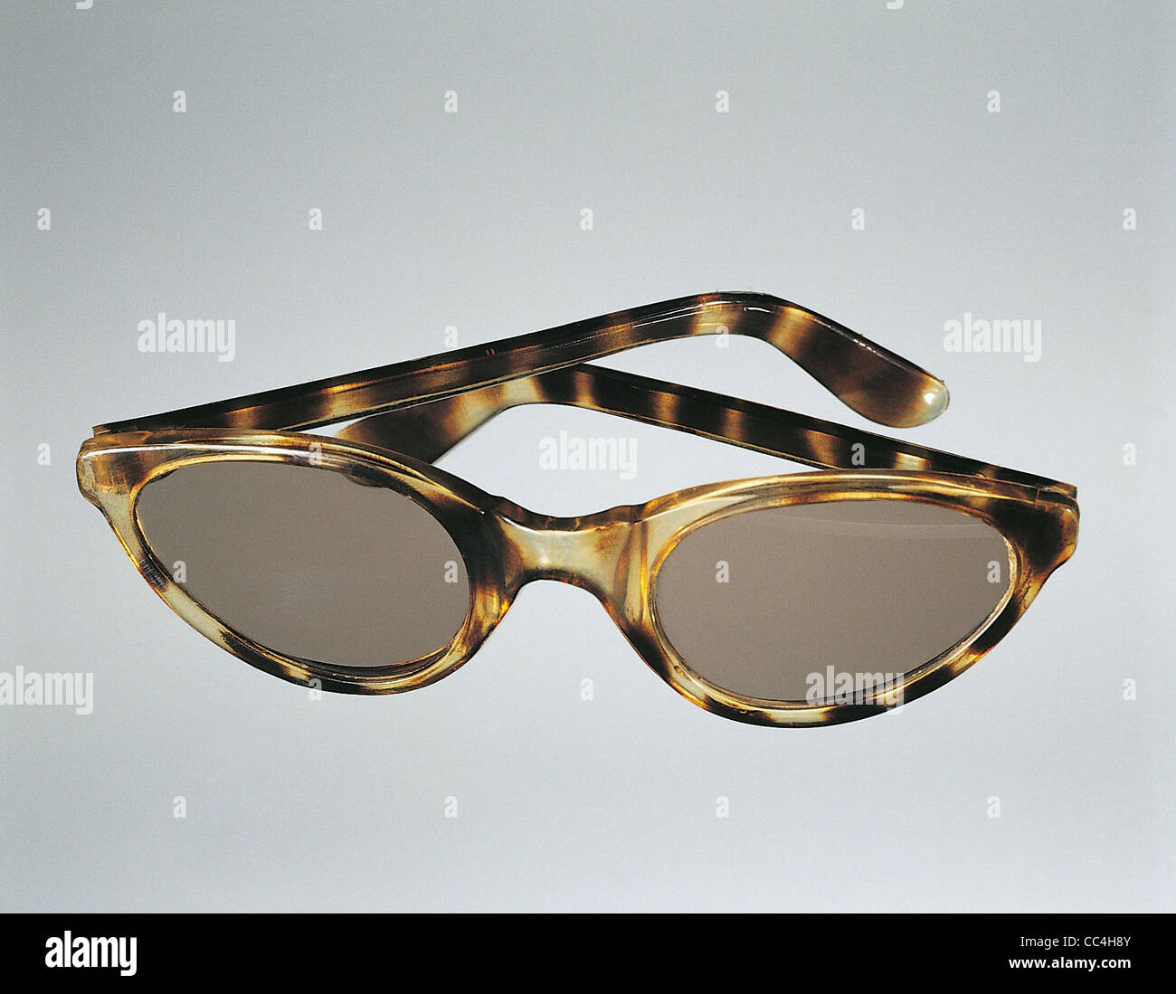 Mode-Accessoires: Sonnenbrille braune Linsen Cast Kunststoff 60-70 Fabrik Industrie trat Casalmaggiore Stockfoto