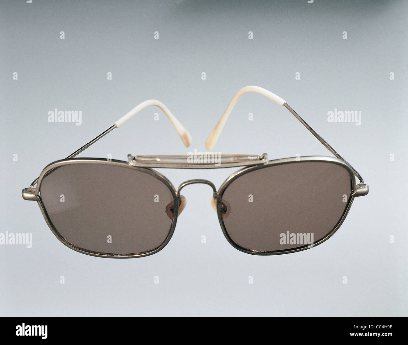 Mode-Accessoires: Sonnenbrillen Modell AAmerican Silber Frame Objektiv Kunststoffindustrie Fabrik 60/70 Jahren der Fälle Stockfoto