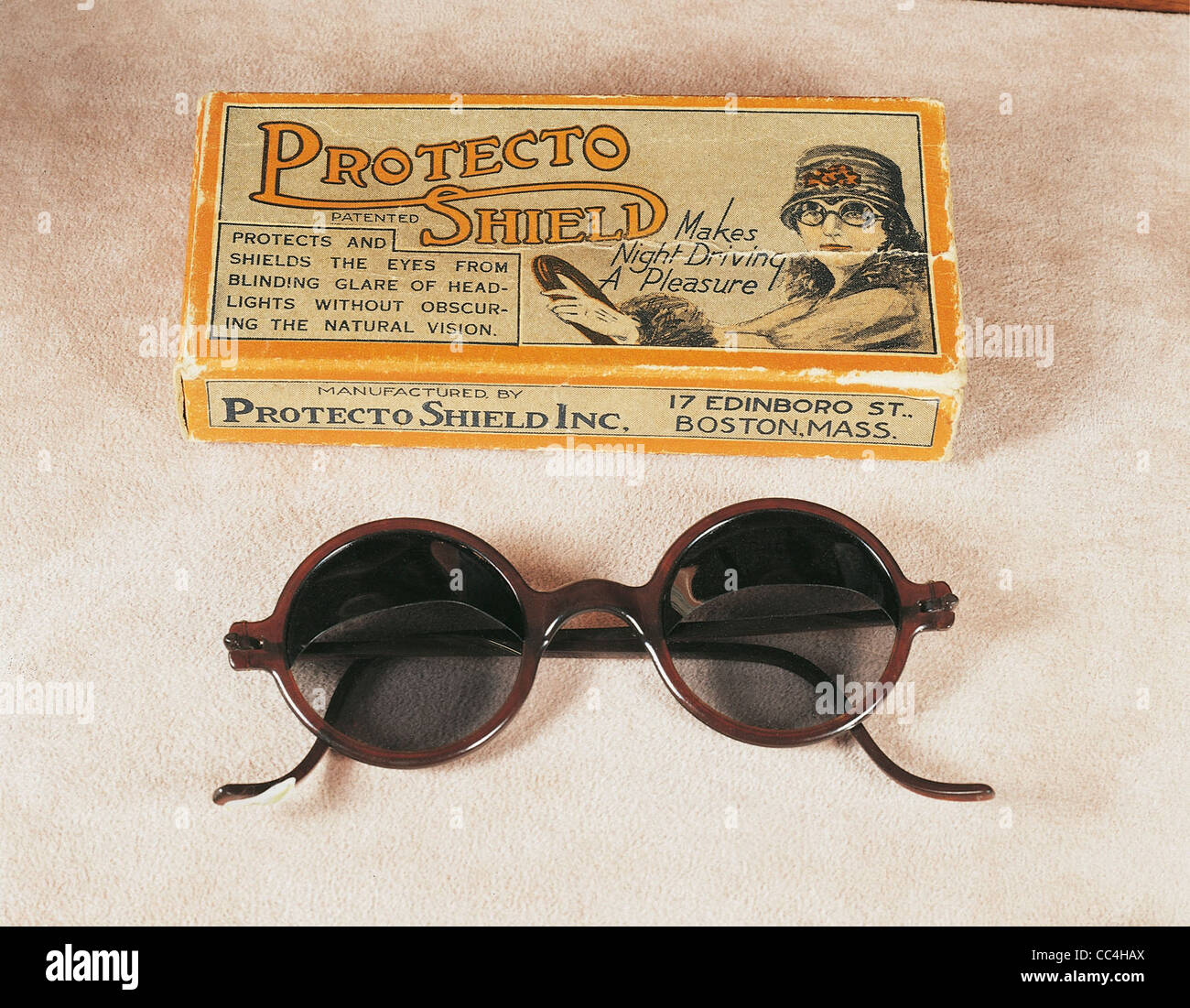 Mode-Accessoires: Sonnenbrillen schützen Protecto Boston 1940 Stockfoto