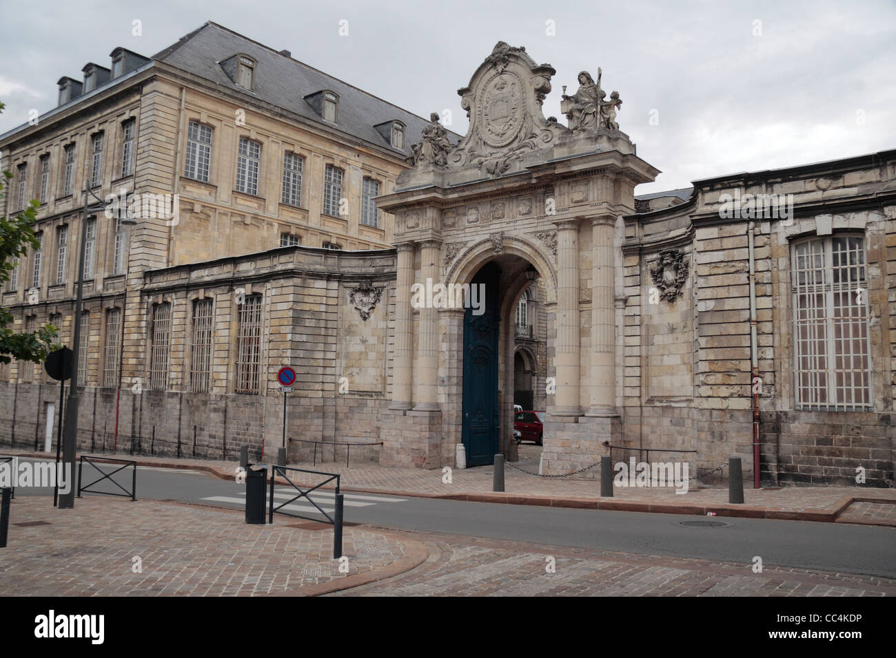 Der Haupteingang zum Le Musée des Beaux-Arts auf Rue Paul Doumer in Arras, Frankreich. Stockfoto