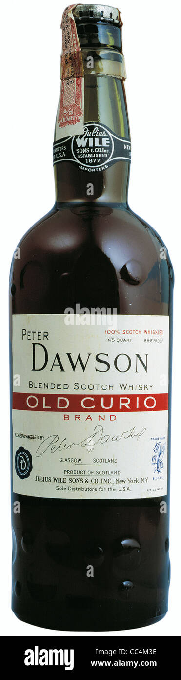 Wein und Spirituosen Spirituosen Peter Dawson Scotch Whisky alt Curio Stockfoto