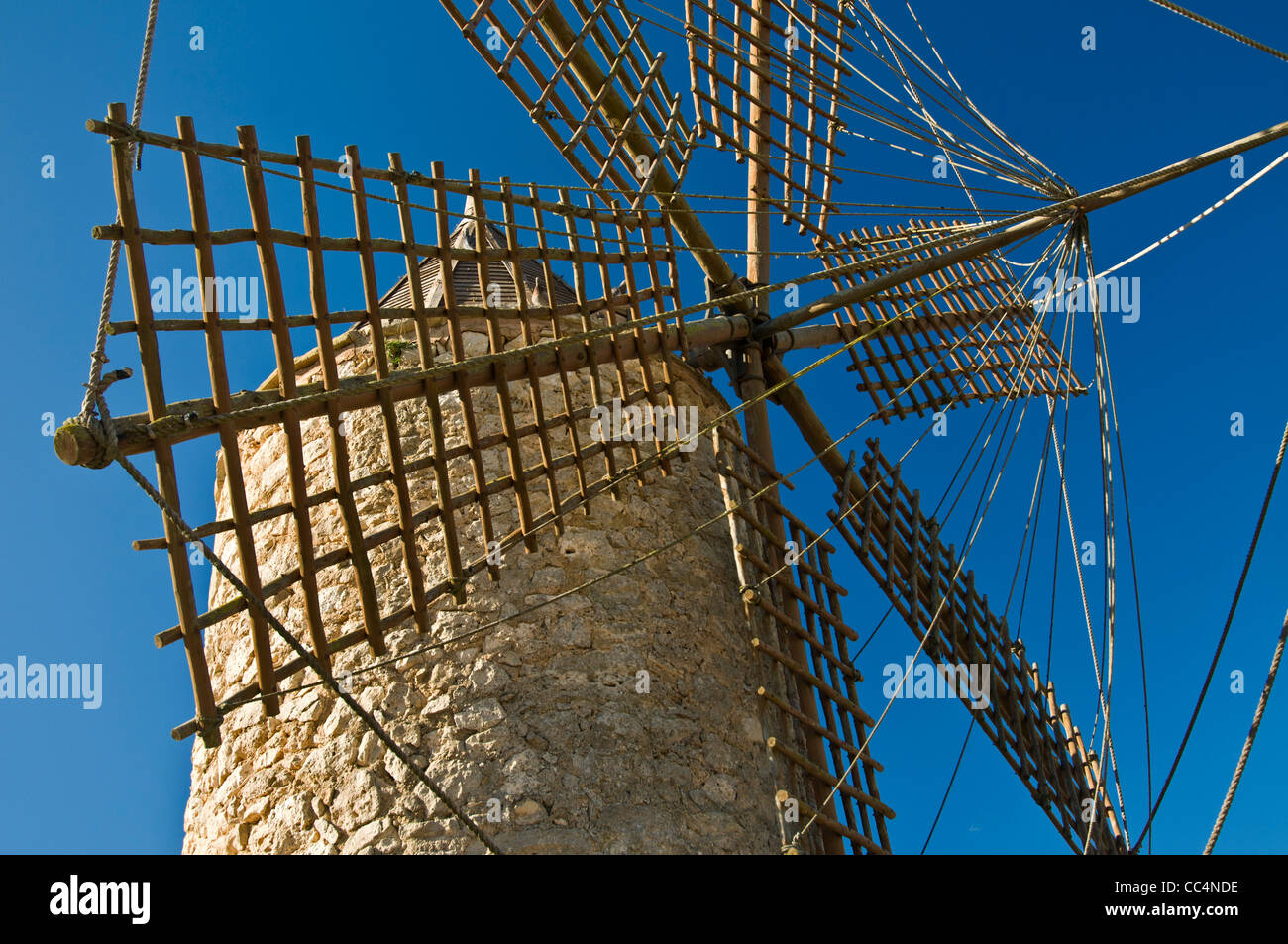 Mallorquinische Windmühle typisch rustikalen Bauernhof aus Stein Windmühle in Mallorca Spanien Stockfoto
