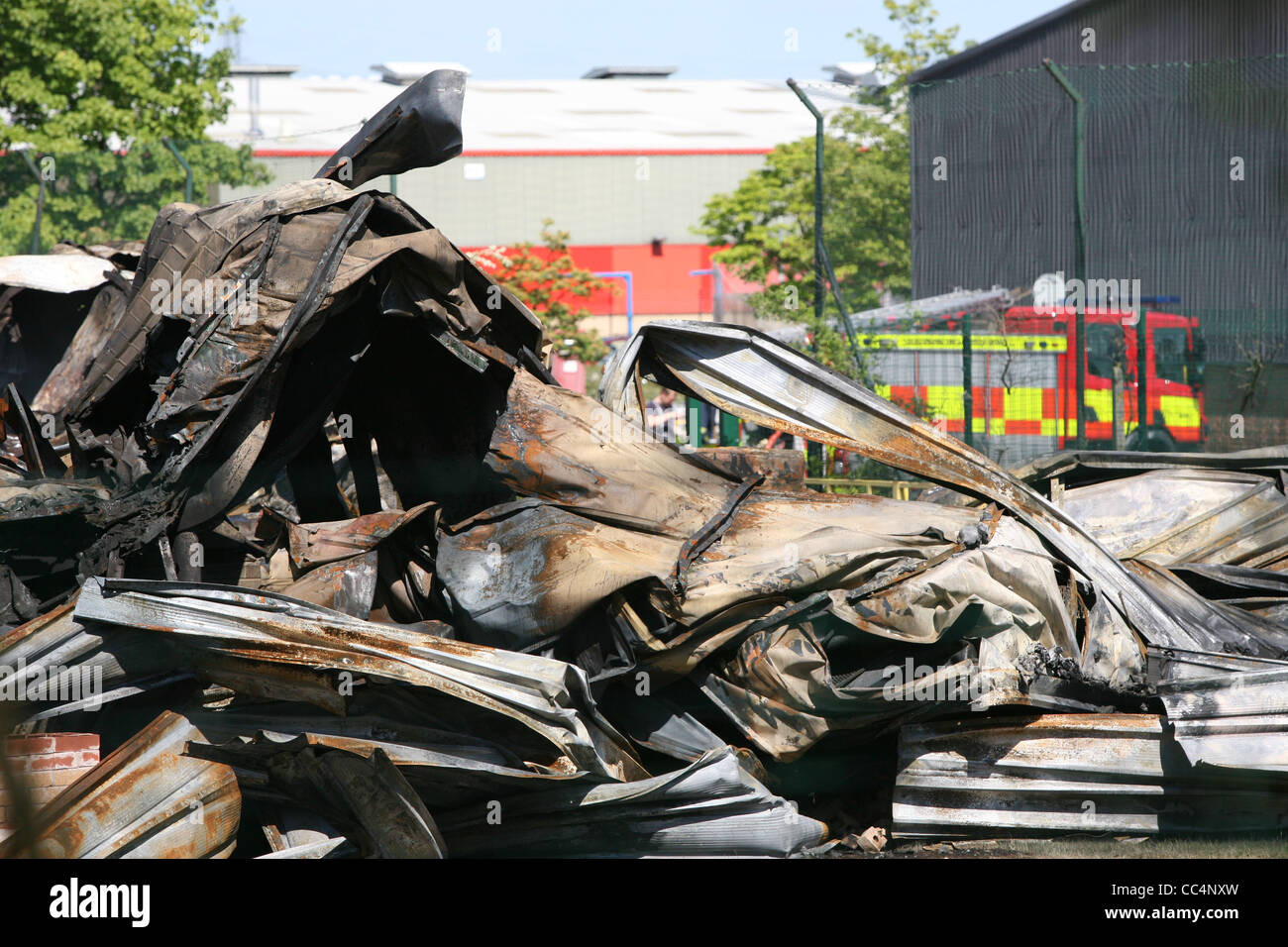 Feuer-Schaden an der Szene des großen Feuers in Loughborough in Jayplas Kunststoff recycling Fabrik am 05.02.2011 Stockfoto