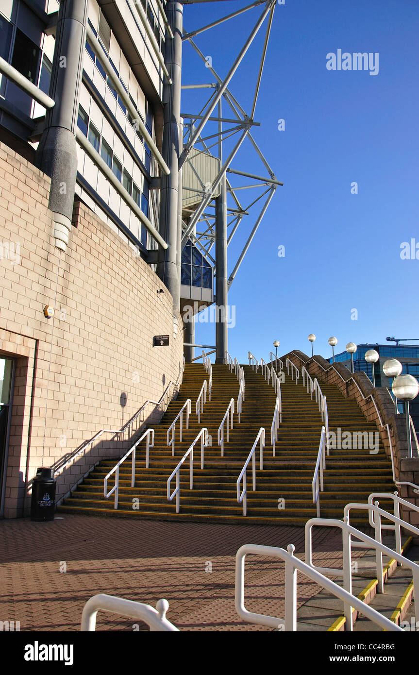 Schritte zum Fußballstadion St James' Park, Newcastle Upon Tyne, Tyne and Wear, England, Vereinigtes Königreich Stockfoto