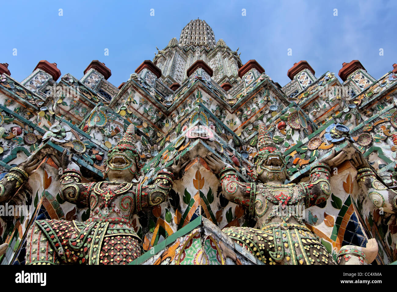 Detail Der Ramakien Figuren Und Dekoration Auf Zentrale Prang Der Tempel Der Morgenrote Wat Arun In Bangok Thailand Stockfotografie Alamy Detail Der Ramakien Figuren Und Dekoration Auf Zentrale Prang Der Tempel Der Morgenrote Wat Arun In Bangok Thailand Stockfotografie Alamy