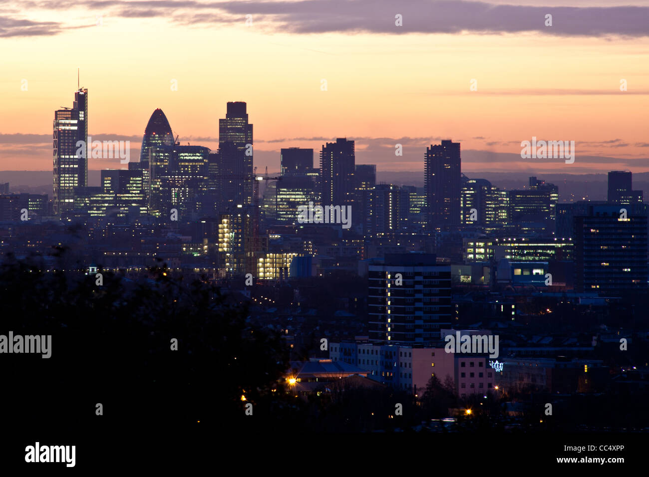 Londoner Stadtbild im Morgengrauen gesehen vom Parliament Hill aka Kite Hill, Hampstead Heath, London, UK Stockfoto