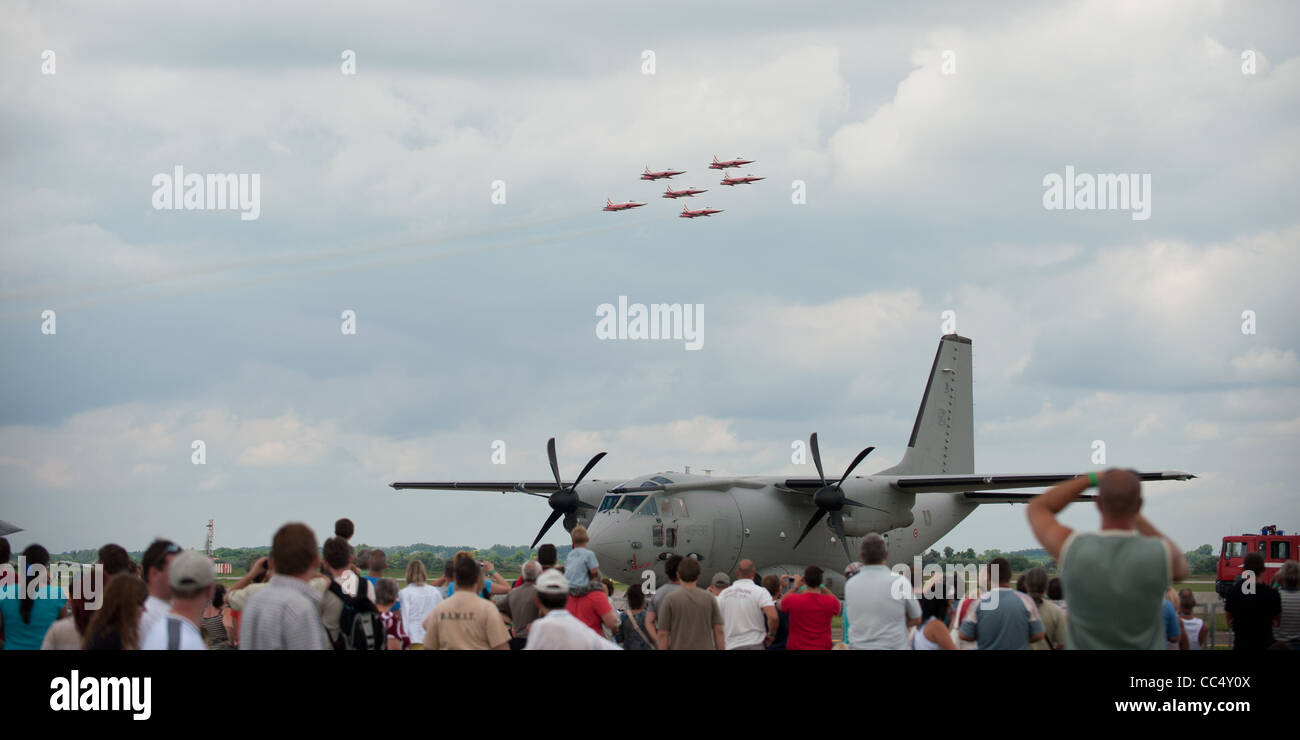 KECSKEMET, Ungarn - 8. August 2010: Show der Schweizer Patrouille Suisse Display Team auf Airshow in Kecskemet, Ungarn Stockfoto