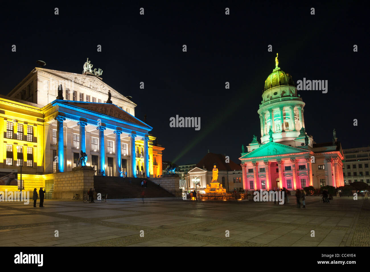 Konzertsaal und Französisch Dome von bunten Lichtern beleuchtet, beim FESTIVAL OF LIGHTS 2010 in Berlin, Deutschland Stockfoto