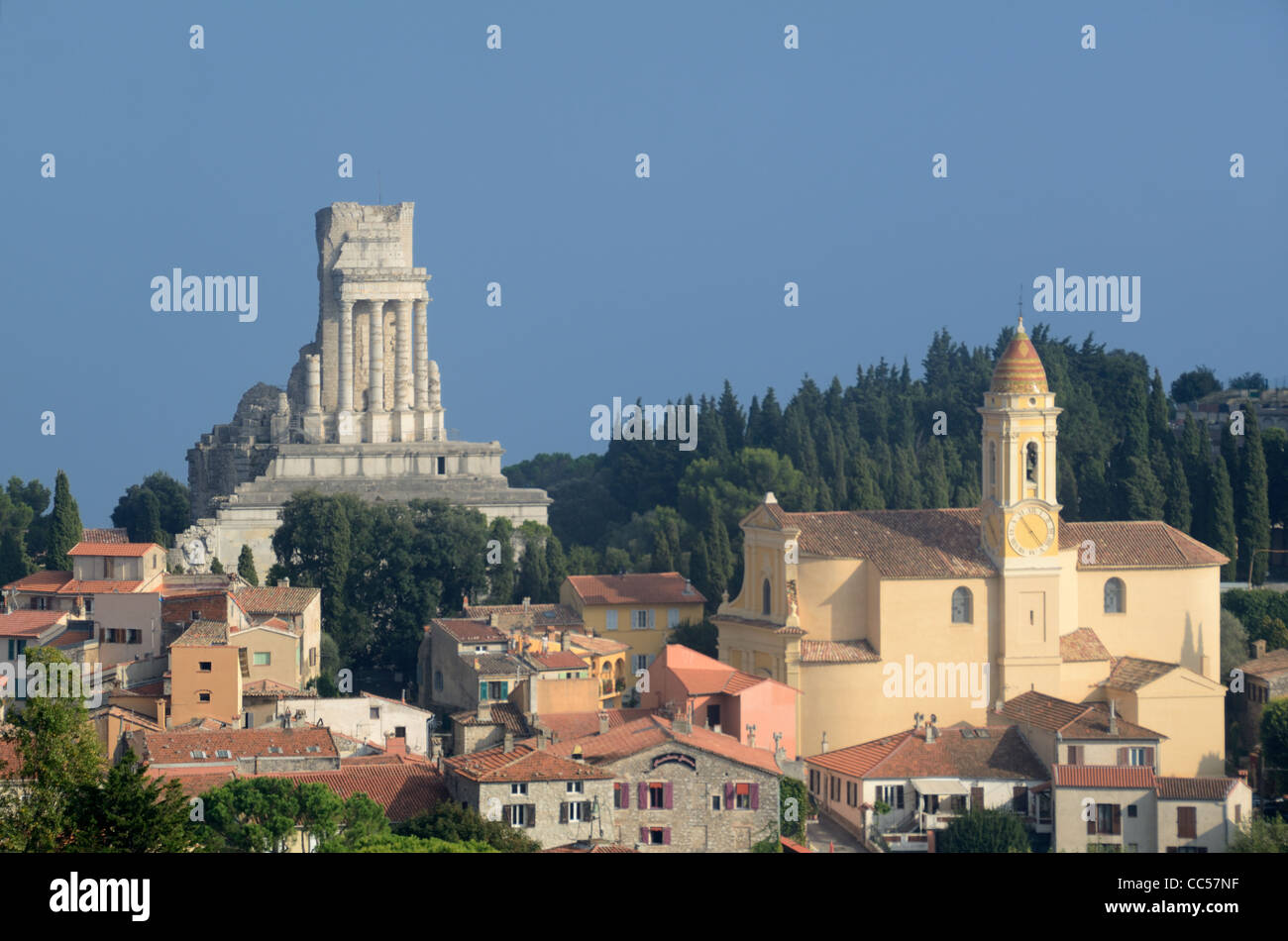 Trophäe von Augustus oder die Trophée des Alpes (c6BC), ein römisches Siegesdenkmal, und das Dorf La Turbie Alpes-Maritimes Frankreich Stockfoto