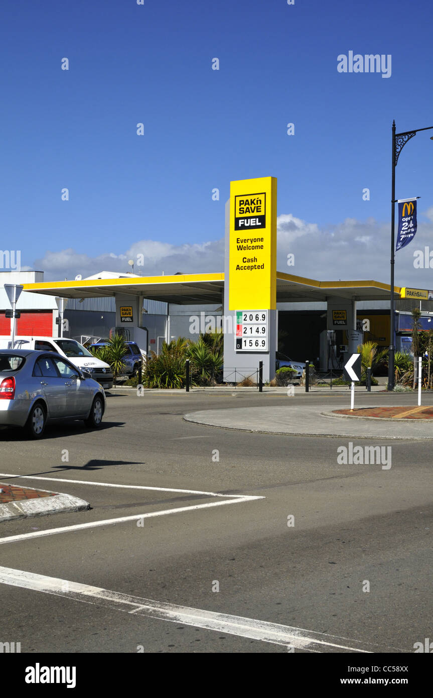 Supermarkt Tankstelle, Petone, 'Lower Hutt', New Zealand. Stockfoto