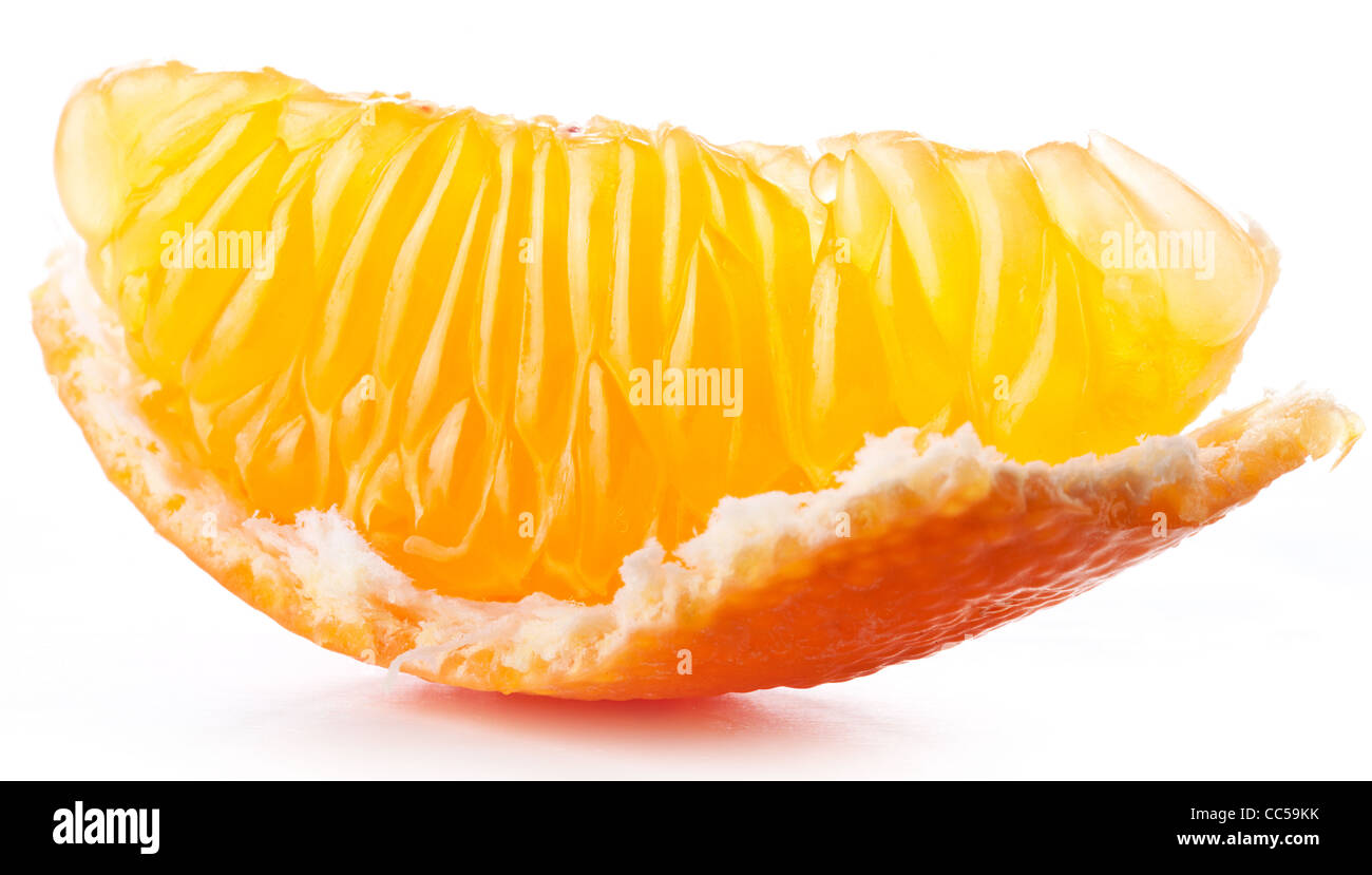 Mandarine Scheibe auf weißem Hintergrund. Stockfoto