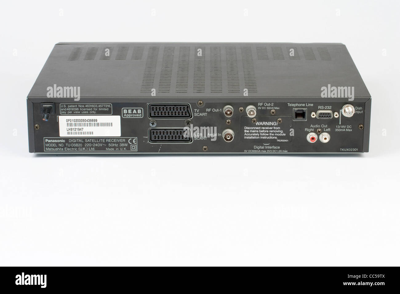 Ein Blick auf die Rückseite auf ein original Panasonic Sky Digibox Fernsehen Satellitenempfänger zeigt alle Verbindungen Stockfoto