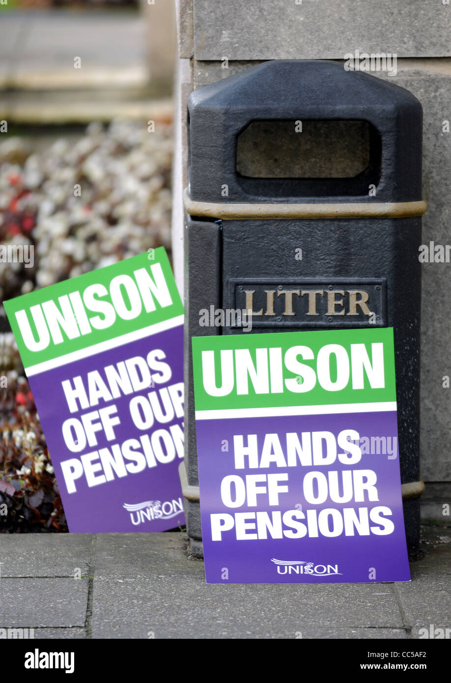 UNISON union Plakate von Mülleimer Stockfoto