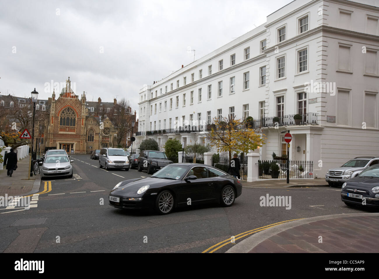 Kreuzung von Walton Ort und Hans Straße Kensington Chelsea London England UK United Kingdom Stockfoto